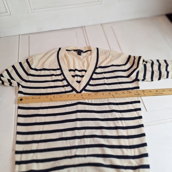 J. Crew Womens Striped VNeck Sweater Summerweight Cotton XSmall Cream/Blue Color - Picture 9 of 12